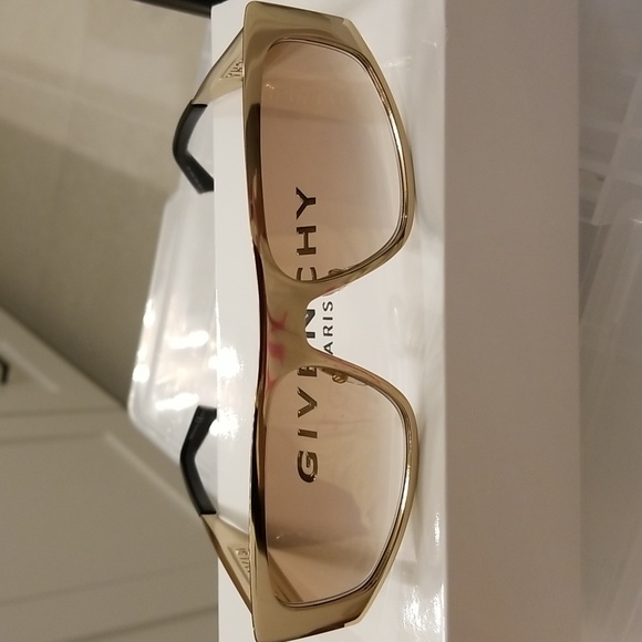 Sunglasses - Picture 2 of 6